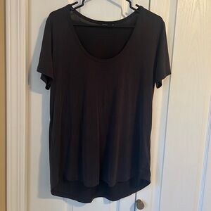 aritzia • talula • size large black t shirt